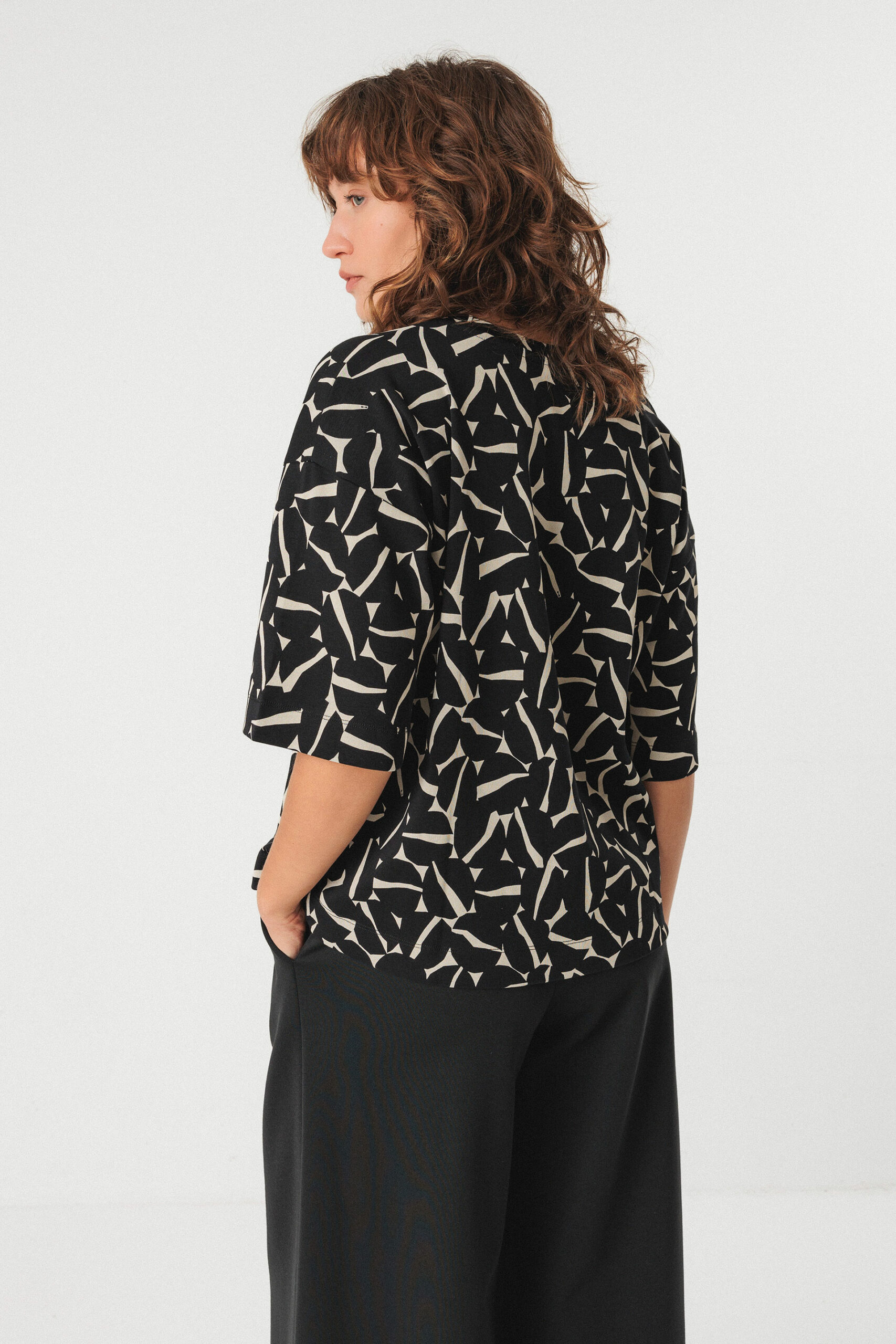 Camiseta Lariz-Gots HalfandHalf by SKFK - Imagen 3