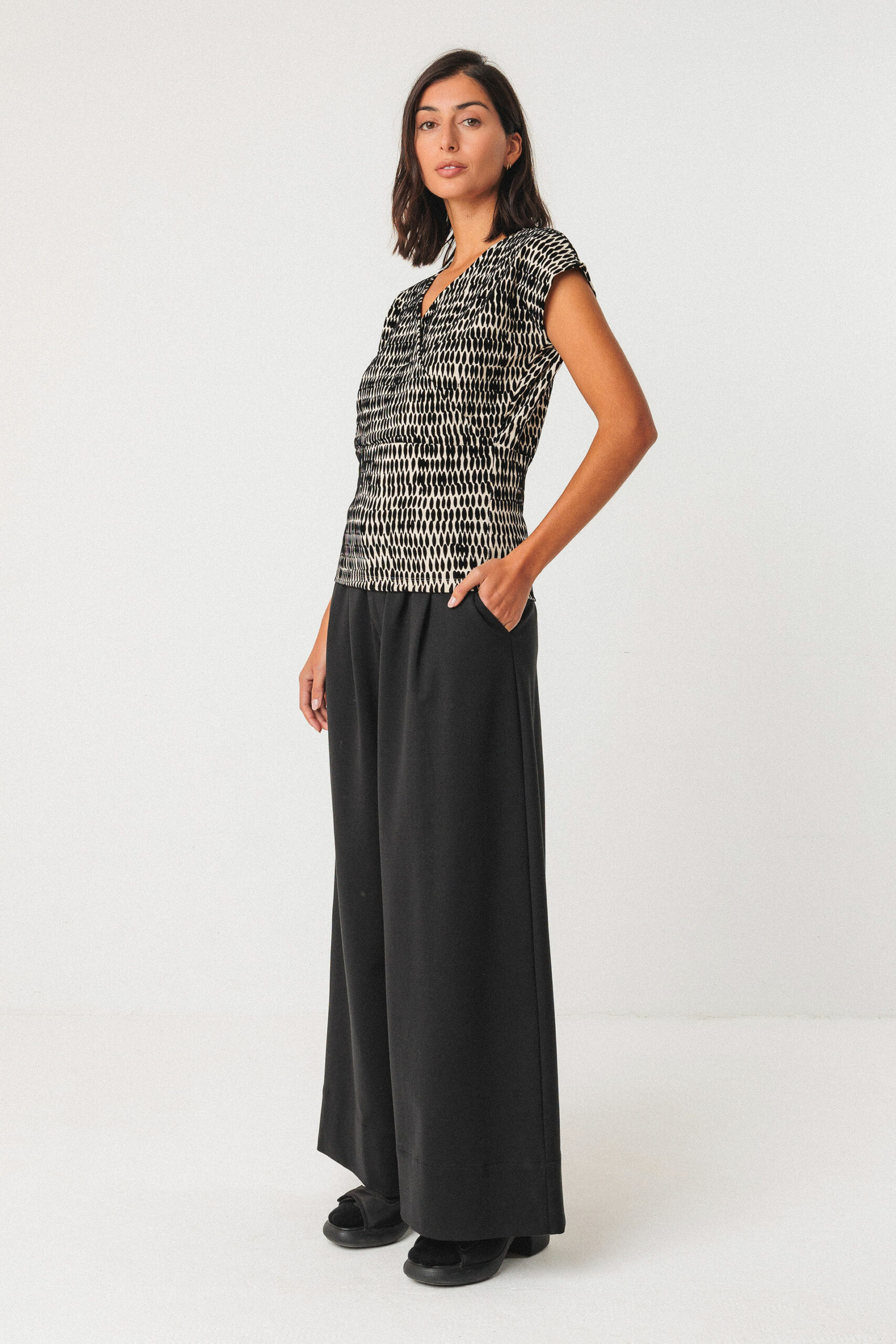 Camiseta Maialen-Gots by SKFK - Imagen 3