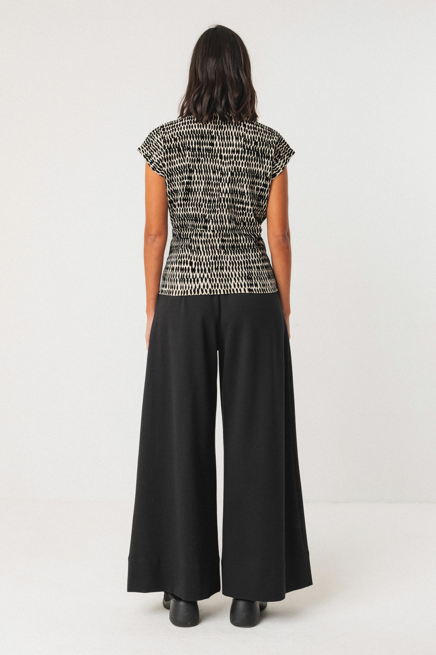 Camiseta Maialen-Gots by SKFK - Imagen 4