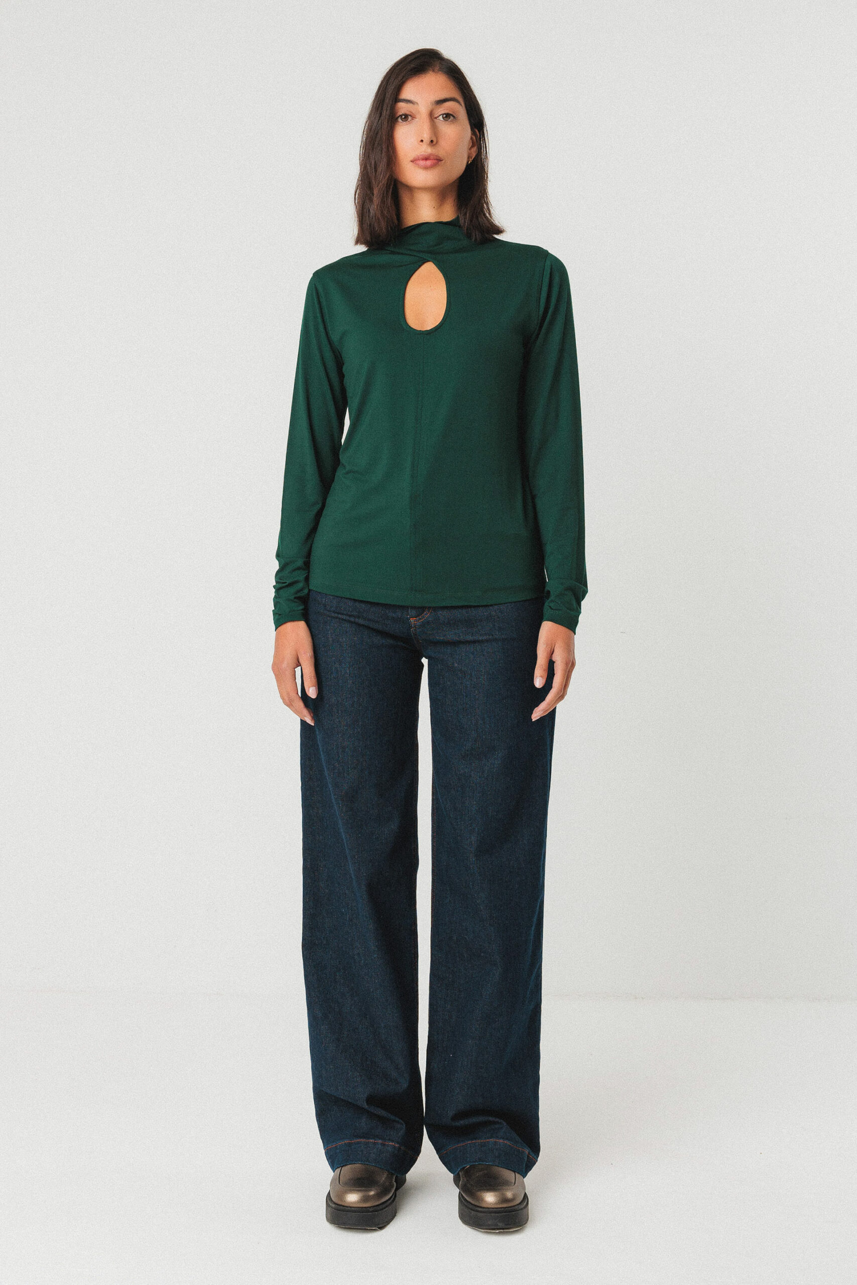 Camiseta Zur-5 by SKFK - Imagen 3