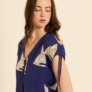 Blusa Cuello Pico Bordado Barcos by Pepa Loves